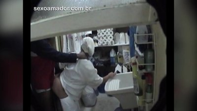Nakipagtalik si Motoboy sa babaeng naglilinis sa restaurant sa pagitan ng mga paghahatid