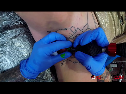 ❤️ Nagpa-tattoo sa kanyang klitoris ang sobrang tattoo na hottie na si Sully Savage ☑ super sex sa tl.hentaivost.ru ❌️❤